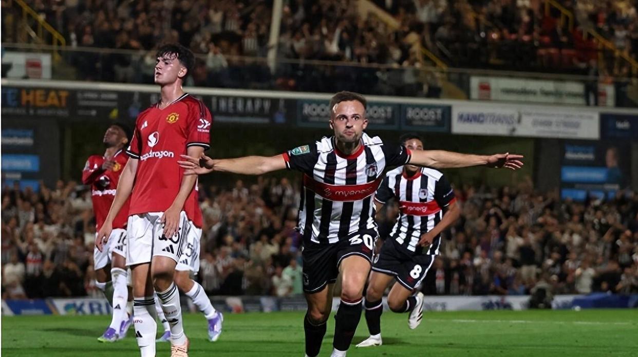 包含关键时刻欧冠传出新动向，曼联外线爆发，管理层表态——悬念犹存，赛季目标并未改变的词条