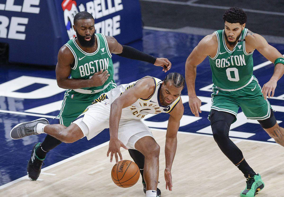 包含NBA总决赛赛程吃紧,波士顿凯尔特人冲刺阶段防线松动,气氛紧张,训练强度明显提升的词条 包含NBA总决赛赛程吃紧,波士顿凯尔特人冲刺阶段防线松动,气氛紧张,训练强度明显提升的词条